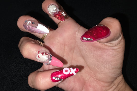 Living in Love Press-On Nail Set – Custom Fit